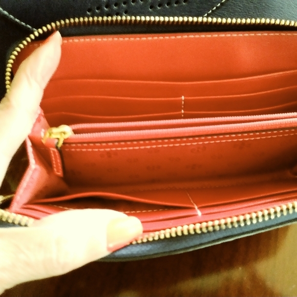 Large Women's Tote W/matching wallet - Picture 6 of 7